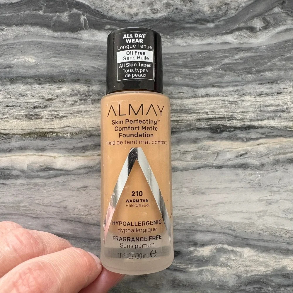 Almay Skin Perfecting Comfort Matte Foundation 210 Warm Tan 1oz Oil Free New